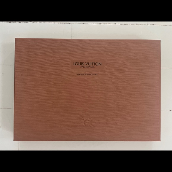 LOUIS VUITTON Monogram Scarf Stall Shawl/ Navy - Picture 8 of 9